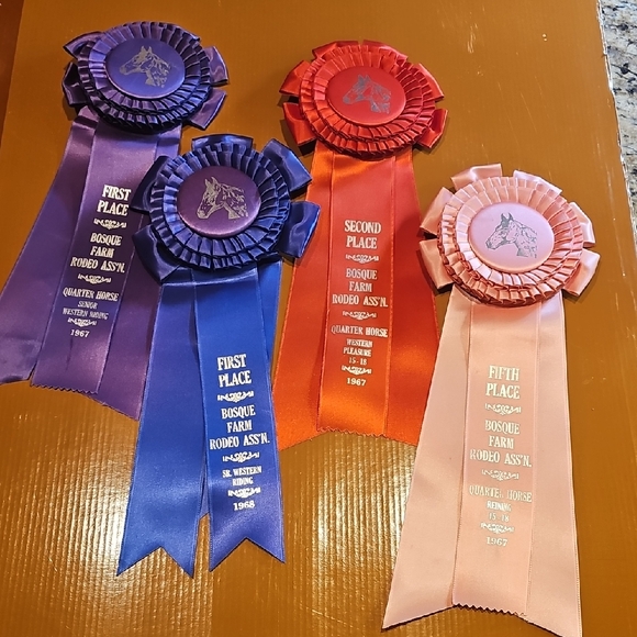 4 Vintage original 1967 1968 Horse Show Rosettes Bosque Farms Rodeo Ass'n - Picture 3 of 15